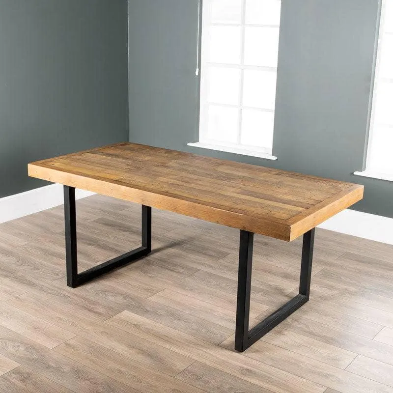 Lincoln Fixed Table & Chairs